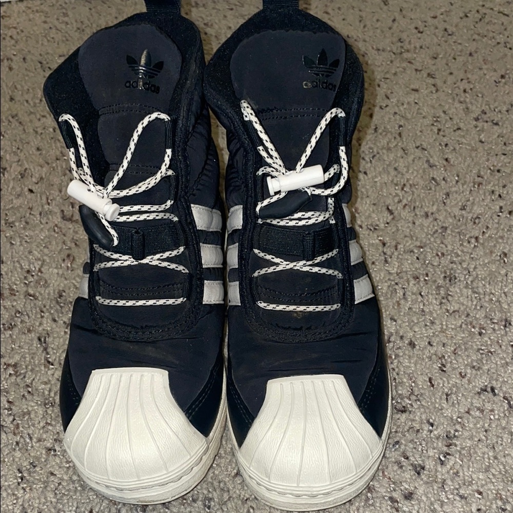 Adidas Black and White Sneakers Classic Lace-Up Design